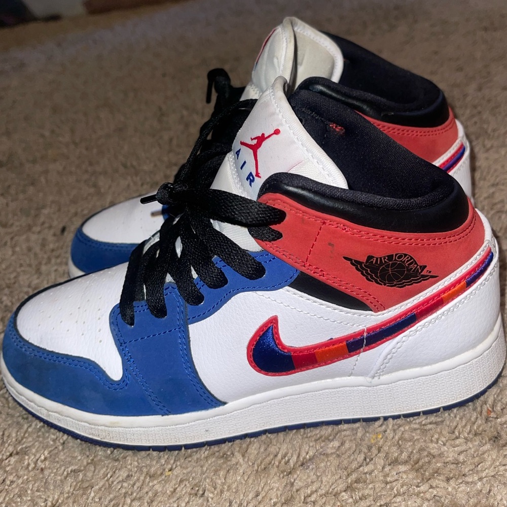 Air Jordan Mid Retro 1 Grade School Size 4